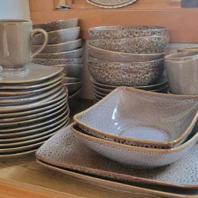 Sale Photo Thumbnail #26: Very Nice Dish Set