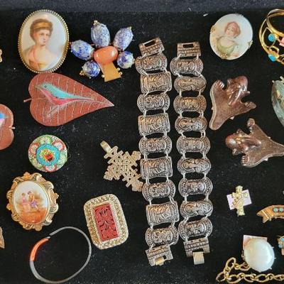 Sale Photo Thumbnail #173: Jewelry
