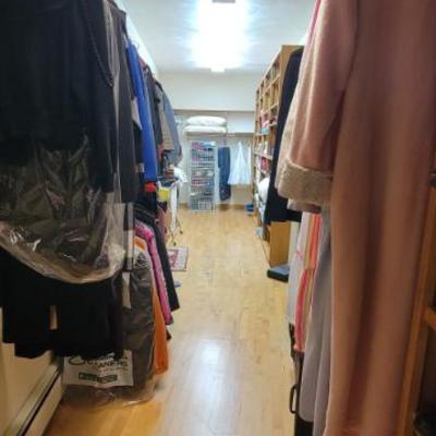 Sale Photo Thumbnail #103: Large Master Closet