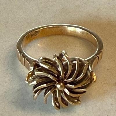 Antique 18K Gold Floral Ring - Size 5 - Total Weight 4.25 Grams