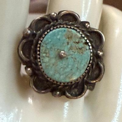 Old Pawn Sterling Silver & Turquoise Ring Size 8 - Total Weight 6.4 Grams