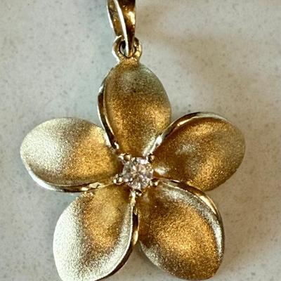 14K Yellow Gold & Diamond Flower Pendant - Total Weight 2.09 Grams