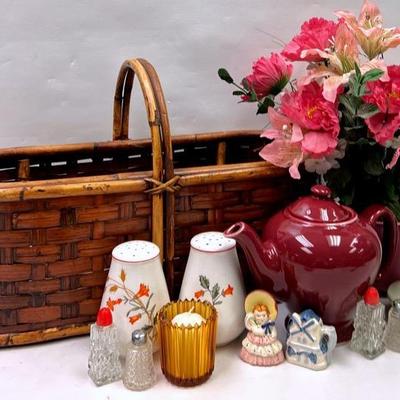 Vintage “McCormick” Teapot & Decor
