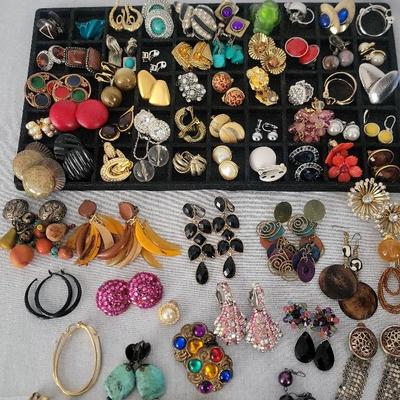 Mixed Lot Of Pierced And Clip On Earrings 
