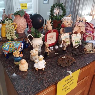 Sale Photo Thumbnail #42: More pig decor