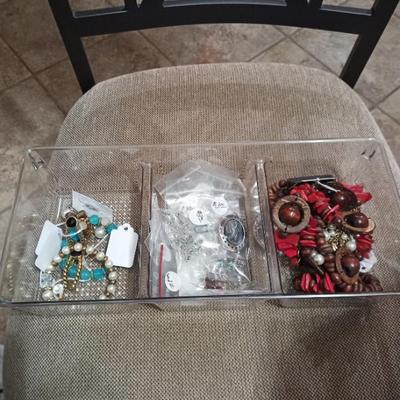 Sale Photo Thumbnail #49: Some jewelry 