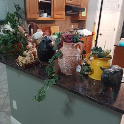 Sale Photo Thumbnail #41: More pig decor