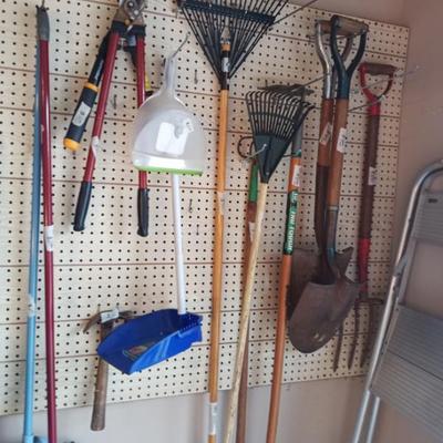 Sale Photo Thumbnail #133: Garden tools