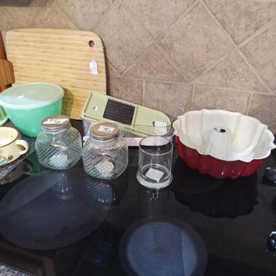 Sale Photo Thumbnail #54: Misc kitchen 