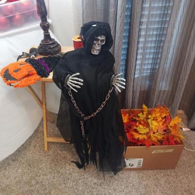 Sale Photo Thumbnail #113: Halloween decor