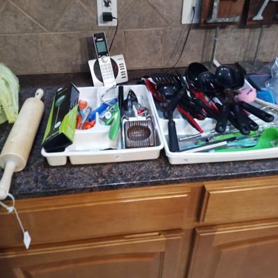 Sale Photo Thumbnail #66: Assorted kitchen utensils 