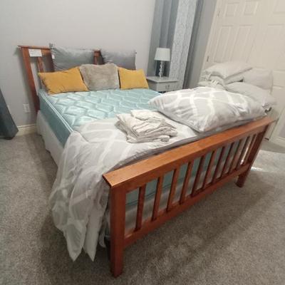 Sale Photo Thumbnail #5: Queen bed