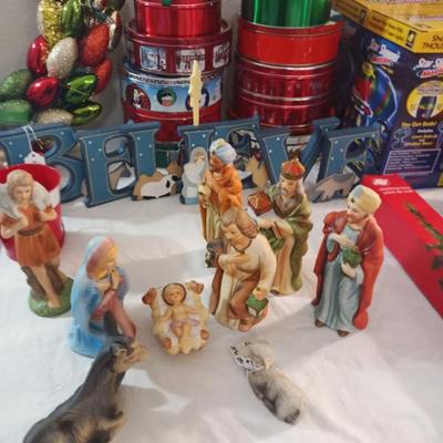 Sale Photo Thumbnail #103: Nativity set