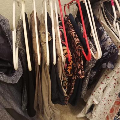 Sale Photo Thumbnail #76: Assorted women's capri pants