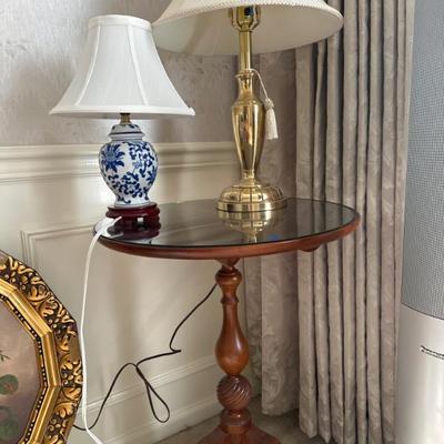 Bombay round side table & Stiffel lamp