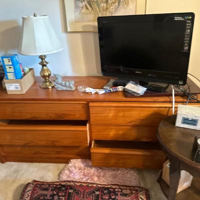 Dresser & TV