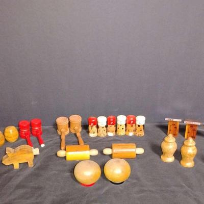 Vintage Wooden Salt & Pepper Shaker Collection – Playful & Handcrafted Designs

