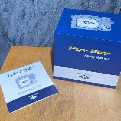 Pip-Boy 3000 Mk V – Vault-Tec Edition with Box & Manual