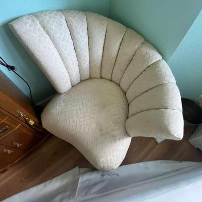 HKM032 Plush and Comfy Corner Chair