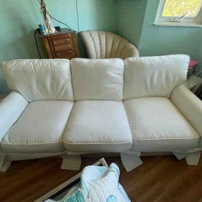 HKM023 Comfortable Couch 