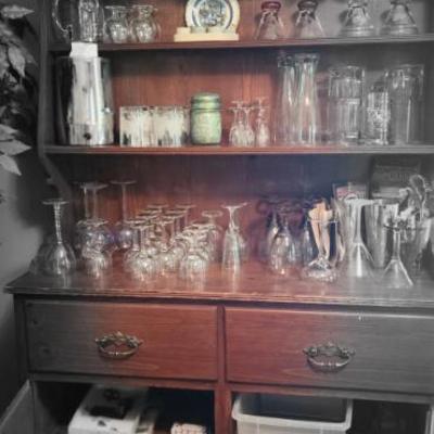 China cabinet bar glasses