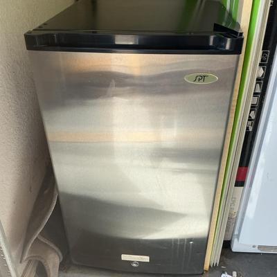 SPT Small Black Freezer