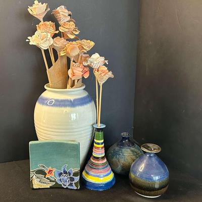 Pottery Vases With Small Tray And Paper Flower Bouquets