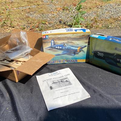 Vickers Machine Gun, Vought F4U-1D Corsair F4U-Corsair Model Airplane Kits