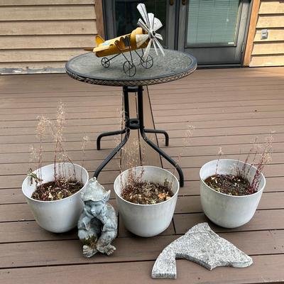 Round Tempered Glass Patio Table With Garden Accessories And Plane Planter