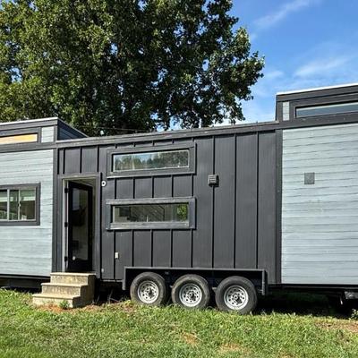 2018 Tiny Heirloom "Contempo" travel trailer home (VIN 1H5U11R39CP661501) 