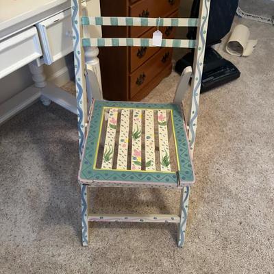 Sale Photo Thumbnail #198: Cute little chair