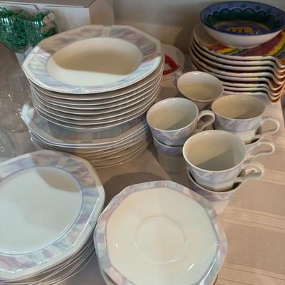 Sale Photo Thumbnail #241: Set of dishes