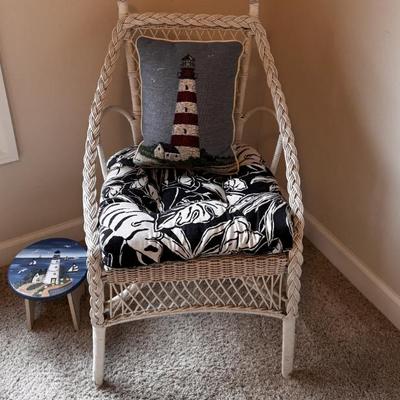 Sale Photo Thumbnail #193: Cute wicker chair