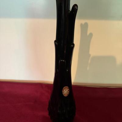 Latiara swung vase