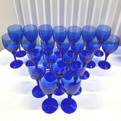 Cobalt Wine Gasses (23)