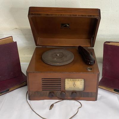 Vintage RCA Victrola Phonograph Player AM Tube Radio 