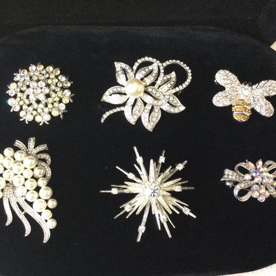 Avon Snowflake/Star Brooch With 5 Bonus Brooches