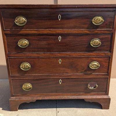 Georgian Style Mahogany Small Chest Of Drawers 