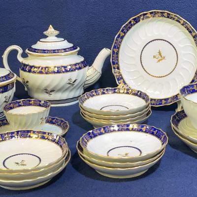 Worcester Dr. Wall Tea Pot, Dish, Bowls, Bellflower & Gold, 18 Pcs