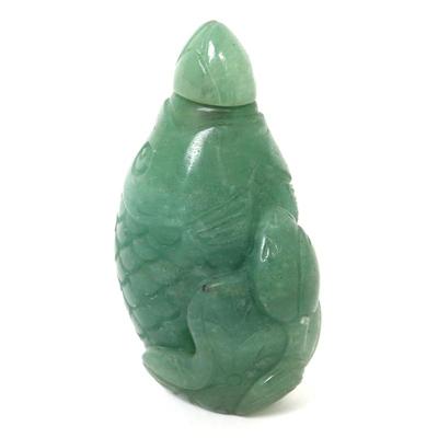 Sale Photo Thumbnail #292: Lot 292 chinese green hardstone snuff bottle fish