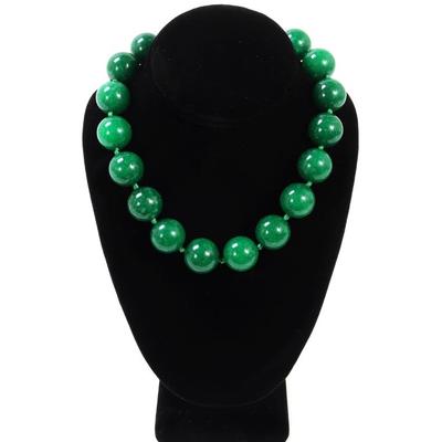 Sale Photo Thumbnail #81: Lot 81 beautiful chinese green jade style necklace
