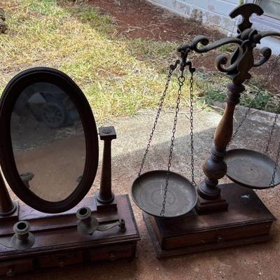 KSG070-Vintage Wooden Balance Scale and Swivel Vanity
