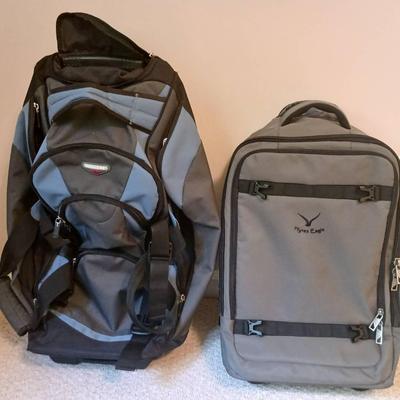 (2) Hynes Eagle & Dockers Suitcases With Handle And Wheels