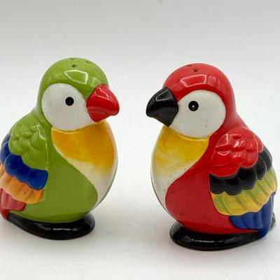 Adorable Pier 1 Parrot Salt & Pepper Shakers