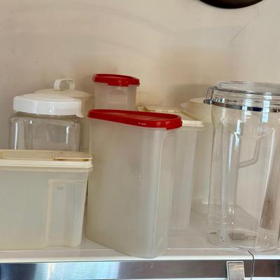 Plastic Containers & Pitchers 