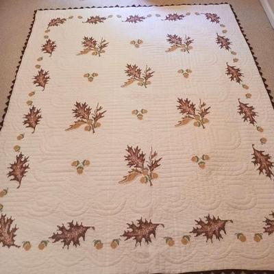 Large Autumn-themed Patterned Quilt