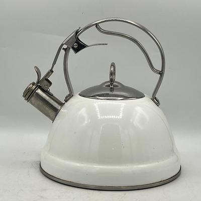 2.7 Quart White Enamel Stainless Steel Professional Quality Whistling Kettle