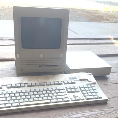 Apple Macintosh SE w/Keyboard 