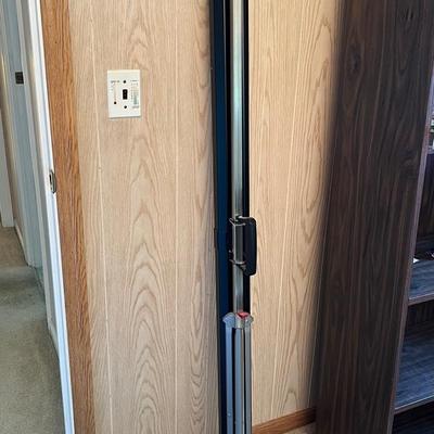 Apollo Viewing Screen with Tripod