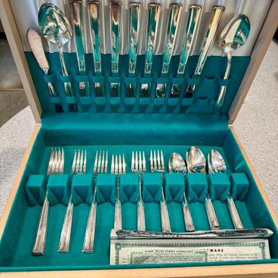 Oneida Tudor Flatware Set With Box